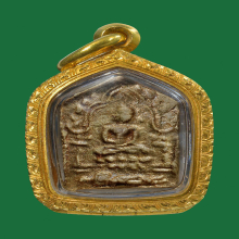 พระขุนแผนผงพรายกุมารหลวงปู่ทิมวัดละหารไร่เนื้อกระยาสารท