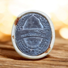 ล็อกเก็ตกระเบื้อง ร.5 หลังแผ่นเงิน หลวงพ่อเกษม เขมโก ปี 35