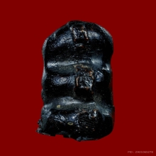 พระปิดตามหาลาภ พิมพ์ตะพาบใหญ่ เนื้อผงจุ่มรักดำ หลวงพ่อทองสุข