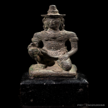 เทวรูปพระวิษณุนั่งสมัยลพบุรี