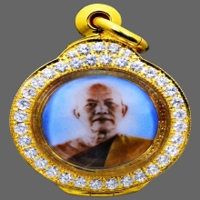 ล๊อกเก็ตอาจารย์ฝั้นหน้าตรงหลังจาร สุดหายากสวยเเชมป์💯