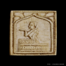 หลวงพ่อเดิม นางกวักหลังพระปิดตา เนื้องาแกะสวยสมบูรณ์