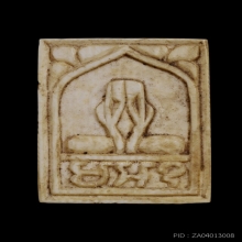 หลวงพ่อเดิม นางกวักหลังพระปิดตา เนื้องาแกะสวยสมบูรณ์