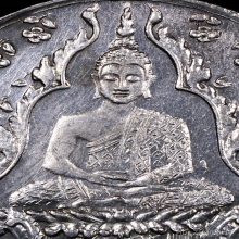 พระแก้วมรกต (เงิน บ.สุวรรณฯ) ปี 2475 สวยมากครับ