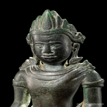 พระบูชาสมัยลพบุรีทรงเทริดขนนก