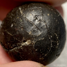 เครื่องรางเม็ดครั่ง  ขนาดโตกำลังดี