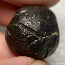 เครื่องรางเม็ดครั่ง  ขนาดโตกำลังดี