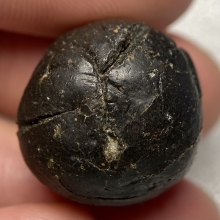 เครื่องรางเม็ดครั่ง  ขนาดโตกำลังดี