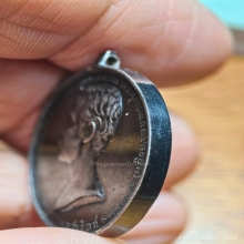 เหรียญเปลือย