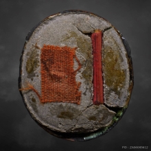 ล็อกเก็ตรูปขาวดำหลวงพ่อเกษม เขมโก ปี2535 ติดก้านธูป+จีวร