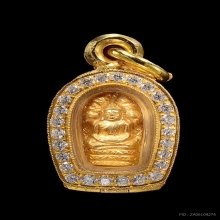 พระปรกใบมะขามรุ่นแรก หลวงพ่อคูณ เนื้อทองคำ ปี 2517 สวยๆ