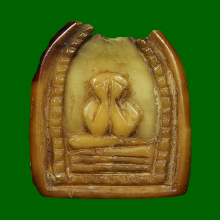 งาแกะ ปิดตาหลังนางกวัก หลวงพ่อเดิม + บัตรสมาคม ๑ ใบ