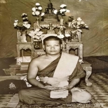 พระผงสาริกาหลงรังพิมพ์ชินราช หลวงพ่อสนิท วัดลำบัวลอย 