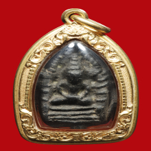 พระลำพูนดำ หรือพระผงดำ หลวงพ่ออิ่ม วัดหัวเขา สุพรรณบุรี