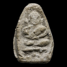 หลวงพ่อแหวง วัดคึกคัก เนื้อผงพิมพ์เล็บเหยี่ยว