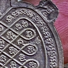 ลพ.หลิว รุ่นบูรณะพระราชวังสนามจันทร์ เนื้อเงินลงยา3สีตอกโค๊ด