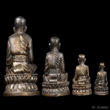 สร้างเจดีย์ปี 33 ชุดกรรมการใหญ่ 4 องค์ เนื้อเงิน กล่องเดิม