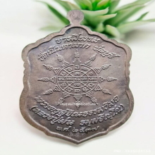 เหรียญรุ่นสุดท้าย หลวงปู่ม่น วัดเนินตามาก ปี 37 เนื้อเงิน