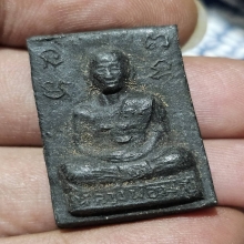 พระผงรูปเหมีอน..หลังลายผ้า..หลวงพ่อมุ่ย..วัดดอนไร่..เนื้อดำ