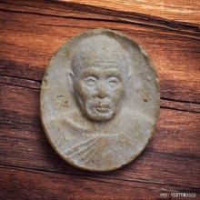 พระผงเม็ดกระดุม หลวงปู่แผ้ว วัดกำแพงแสน ปี 2545