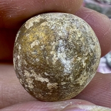 ลูกอมผงพราย ปู่ทิม มีตอก3 ออกวัดสัมพันธวงศ์ สวยสมบูรณ์หายาก