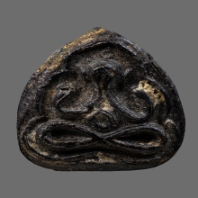 พระปิดตา เนื้อผงคลุกรักจุ่มรักเก่า