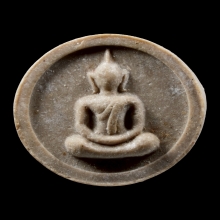 หลวงปู่โต๊ะ พระผงพิมพ์จันทร์ลอย เนื้อเกสร ปี2518