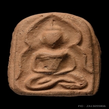 หลวงปู่บุญ พิมพ์ซุ้มแหลมใหญ่ เนื้อดิน พ.ศ. 2456