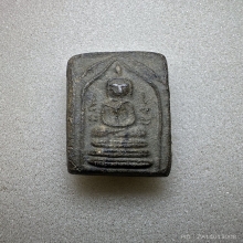 พระกรุวัดนก อ่างทอง ข้างยันต์ เนื้อเขียวหินมีดโกน