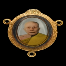 ล็อคเก็ตรุ่นแรก ลพ.แดง วัดเขาบันไดอิฐ