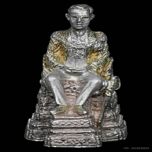 รูปหล่อในหลวงนั่งบัลลังก์ เนื้อเงินสามกษัตริย์ ปี2540 