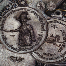 เหรียญพระเจ้าตาก หลวงปู่ทิม วัดละหารไร่ เนื้อทองแดง ๒๕๑๘