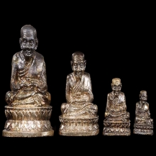 สร้างเจดีย์ปี 33 ชุดกรรมการใหญ่ 4 องค์ เนื้อเงิน กล่องเดิม