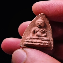 พระพุทโธน้อย พิมพ์กลาง เกศบัวตูม เนื้อปูนเสก