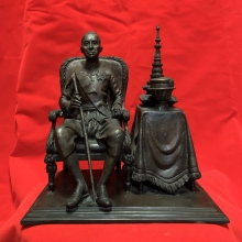 พระบูชารัชกาลที่ 4 สถาบันเทคโนโลยีพระจอมเกล้าฯ