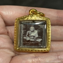 รูปถ่ายซีเปียหลวงปู่ศุข วัดปากคลองมะขามเฒ่า นั่งมือกลับด้าน