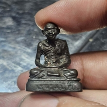 รูปหล่อ รุ่นแรก  หลวงปู่สี นวะ