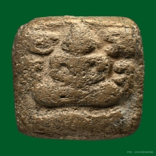 หลวงพ่อปานวัดบางนมโคทรงปลาหมอ