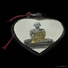 รูปถ่ายพระพุทธเก่าไม่ทราบที่ เลี่ยมพลาสติกเก่าเดิมครับ