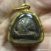 พระปิดตาหลวงพ่อแก้ว วัดเครือวัลย์ เนื้อผงคลุกรัก