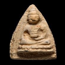 พระพุทโธน้อย พิมพ์ เล็ก หน้าตุ๊กตา เนื้อดินกรอบกระจก 2494