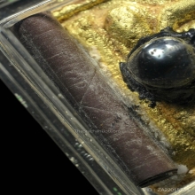 พระผงวิเศษผงคงไชยชุม ติดเหล็กไหลและตะกรุด8 จำพวกเนื้อเงิน