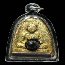 พระผงวิเศษผงคงไชยชุม ติดเหล็กไหลและตะกรุด8 จำพวกเนื้อเงิน