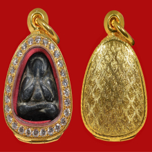 พระปิดตาหลวงพ่อแก้ว เนื้อตะกั่ว พิมพ์กลาง วัดเครือวัลย์ 