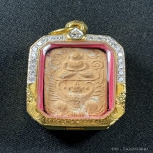 พระหลวงพ่อปาน วัดบางนมโค พิมพ์ครุฑใหญ่ลึกA องค์ดาราหลายเล่ม