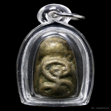 พระปิดตานั่งสอดเข่า อ.พลับ วัดชายคลอง พัทลุง ปี2485