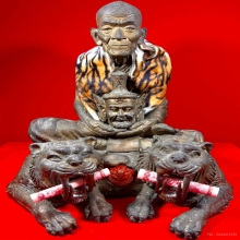 พระบูชา รุ่นแรก 9 นิ้ว นำฤกษ์ หลวงปู่กาหลง เขี้ยวเเก้ว