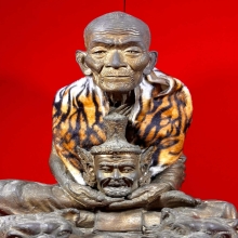 พระบูชา รุ่นแรก 9 นิ้ว นำฤกษ์ หลวงปู่กาหลง เขี้ยวเเก้ว