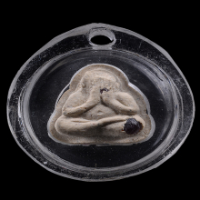 พระปิดตาฝังพลอย(ฝังทับทิม) หลวงปู่ทิม พิมพ์เล็ก หลังยันต์ 5 