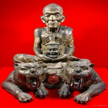 พระบูชา รุ่นแรก 9 นิ้ว หลวงปู่กาหลง เขี้ยวเเก้ว